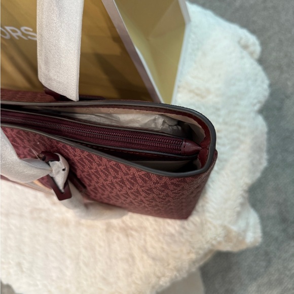 Michael Kors Shiela: Genuine/Authentic : Tote Large MF Tote - Picture 5 of 14